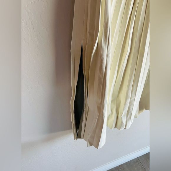 Lulu’s Pleat Cute Ivory Vegan Leather Pleated Midi Skirt Size S - Picture 9 of 12